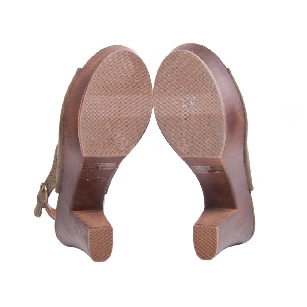 Women Heels R Report - Picture 7 of 7